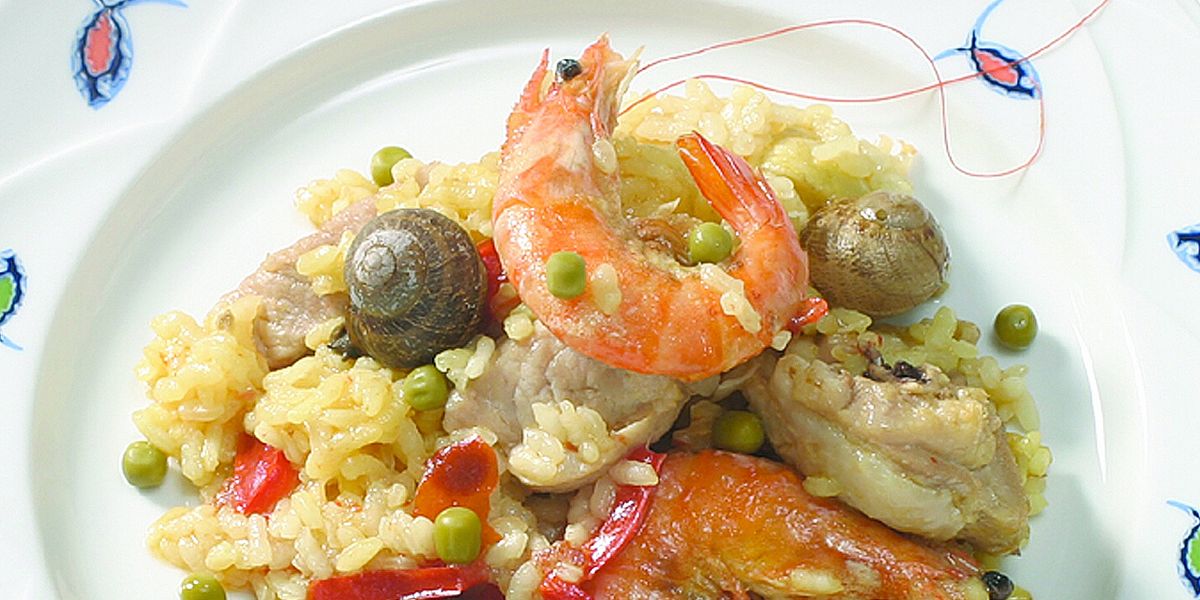 Esta receta de Arroz mediterráneo es prima hermana de la paella, está igual de buena y se cocina en poco más de media hora