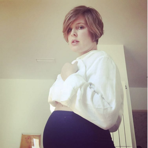 <p>La popular presentadora <strong>Tania Llasera </strong>tuvo que enfrentarse en su día a los comentarios sobre su aumento de peso y, desde entonces, es una auténtica activista en favor de la 'mujer real'. <a href="https://www.instagram.com/taniallasera/?hl=es" target="_blank">Uno de sus últimos 'posts' en Instagram</a> mostraba su abdomen a las 7 semanas de dar a luz: &quot;Os seré honesta, así está mi cuerpo hoy, parece que sigo embarazada&quot;.&nbsp;</p>