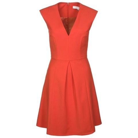 <p>Vestido naranja con escote en uve , de <a href="http://td.oo34.net/cl/aaid=rvnks0dlvo8wcvyg&amp;ein=qxueonp3vlkj7y50&amp;paid=rcxhmvx39e7lf2sa&amp;tt=editorial" target="_blank">Capri,</a> 169,95 €.</p>