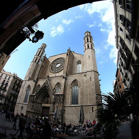 En la Iglesia de Santa María del Mar se inicia una ruta con Zafón. 