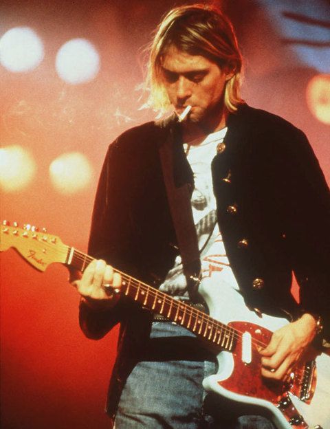<p>El líder de Nirvana fue uno de los músicos más influyentes de la escena de los 90. De todos es conocida su afición a las drogas, aunque fue un disparo en la cabeza el que acabó con su vida. Cuando se suicidó, en 1994, Cobain tenía 27 años.</p>