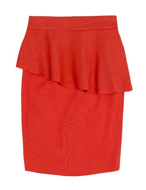 <p>El corte que está arrasando esta temporada en una falda roja ideal. De <strong>Zara.</strong></p>