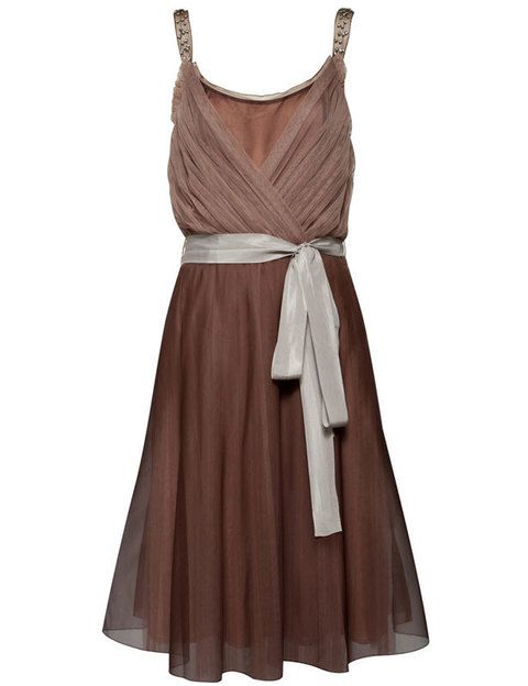<p>Este vestido color cobre de tul y organza con lazo para una boda de día o cualquier evento tipo cóctel.<strong> Cuesta 390€.</strong></p>