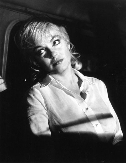 <p>Tan grande es el parecido entre ambas actrices, que en esta foto de Marilyn tomada en 1961 en la película de <i>'The Misfits'</i>, se confunde con Michelle Williams.</p>