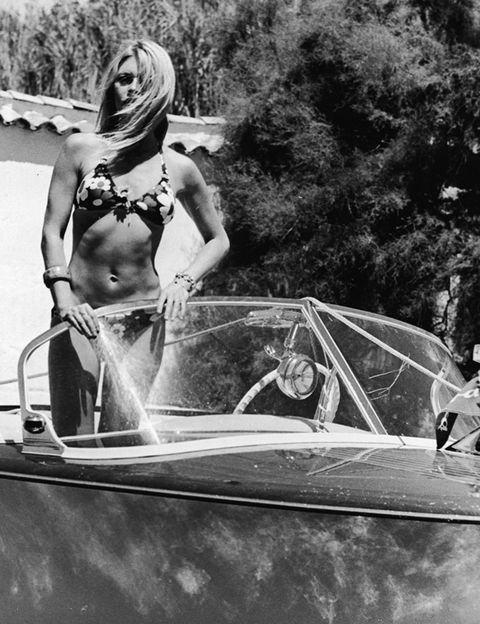 <p>Brigitte Bardot espectacular en biquini en un embarcadero de St. Tropez, en 1968.</p>