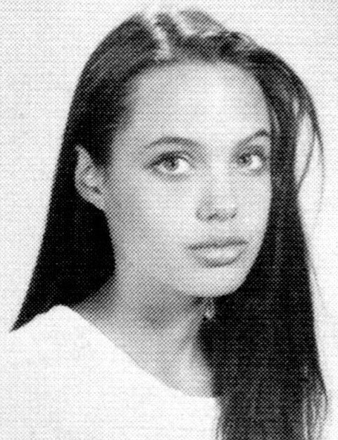 <p> Con 14 años Angelina era ya una bella adolescente. Poco ha cambiado su rostro desde entonces. </p>