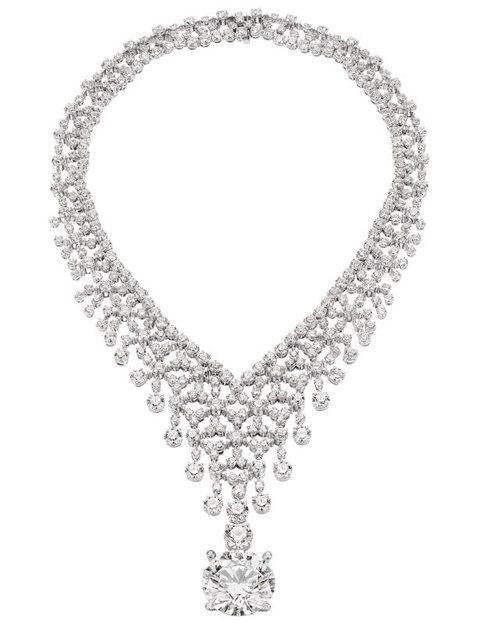 <p>Una pieza única, para una novia única. Collar con diamante de 44.46 quilates de <strong>Bulgari</strong>. </p>