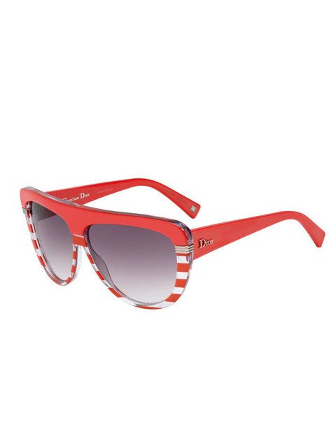 <p>Gafas de sol a rayas rojas y blancas (240 euros).</p>