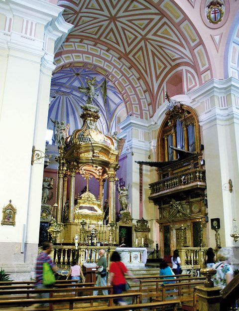 Interior de la Colegiata del Santo Sepulcro.
