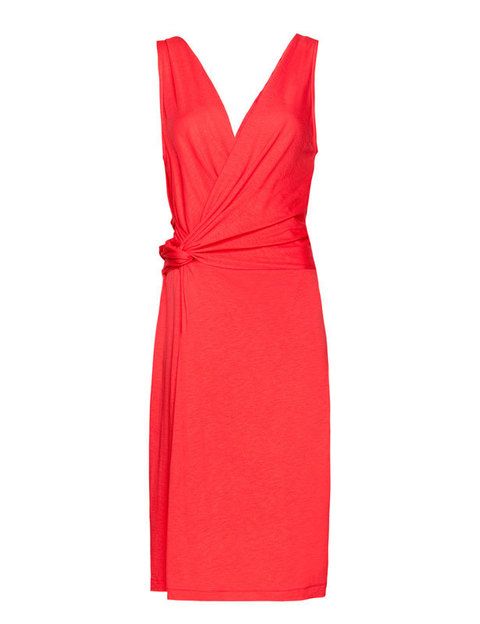 <p>Un vestido de aire clásico, rojo con drapeado por unos increíbles <strong>15'99 €.</strong></p>