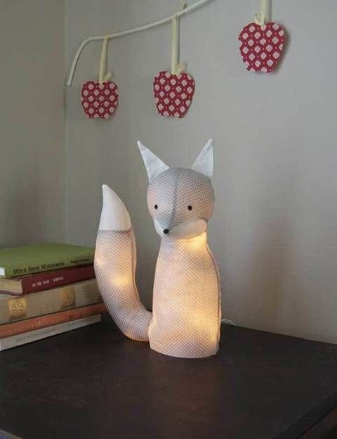 <p>Lámpara de zorro perfecta para la habitación de los más peques de la casa.</p>