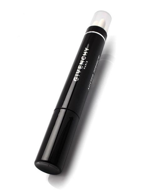 <p><i>Mister Perfect (</i>30,50 €) lápiz desmaquillante para retoques de <strong>Givenchy</strong>.</p>