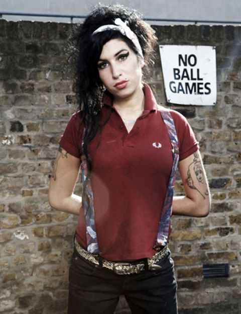 <p>El 23 de julio de 2011, a los 27 años, se apagó la voz de Amy, una de las más espectaculares que hemos podido escuchar a lo largo de este siglo XXI. Apareció sin vida en su piso londinense tras sufrir un colapso derivado del síndrome de abstinencia.</p>