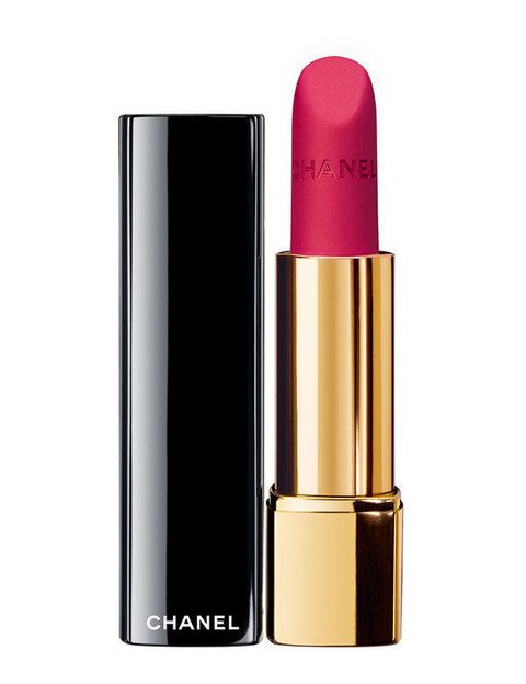 <p>Rouge Allure Velvet (31 €), barra de labios de <strong>Chanel</strong>.</p>