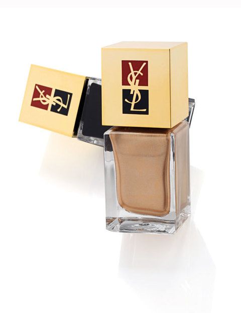 <p>Combina estos dos esmaltes para una manicura estilo <i>animal print</i>: manchas negras sobre tonos dorados, plata o arena. De <strong>Yves Saint Laurent</strong> (30,40 euros). &nbsp;</p>