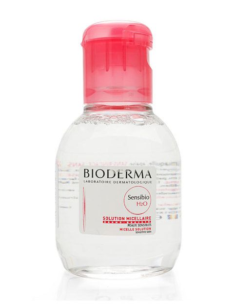 <p>Si notas que después de lavarte la cara te apetece refrescar aún más tu piel, <strong>prueba <i>Sensibio H2O Solution Micellaire</i></strong>, <strong>de Bioderma. Es perfecta para pieles sensibles o con tendencia a tener granitos.</strong> &nbsp;</p>