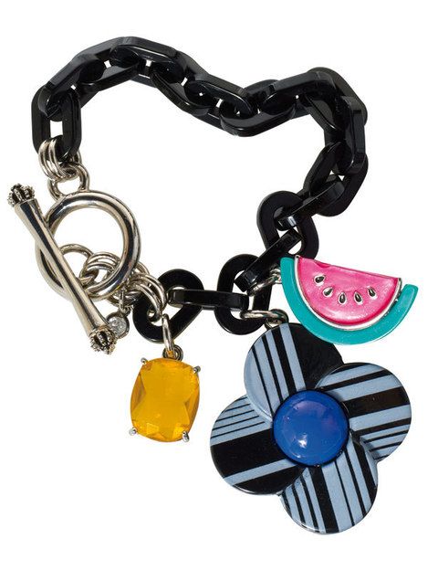 <p>Pulsera negra con charms (44 €) de <a href="http://www.juicycouture.com/" target="_blank"><strong>Juicy Couture</strong></a>.</p>