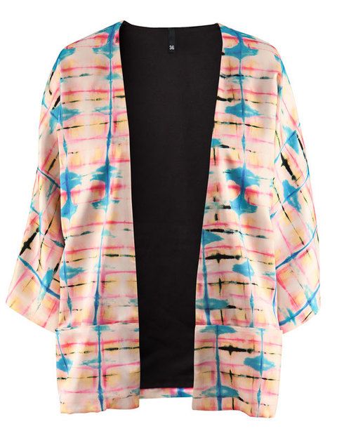 <p>Chaqueta estilo kimono <strong>(29,95€)</strong></p>