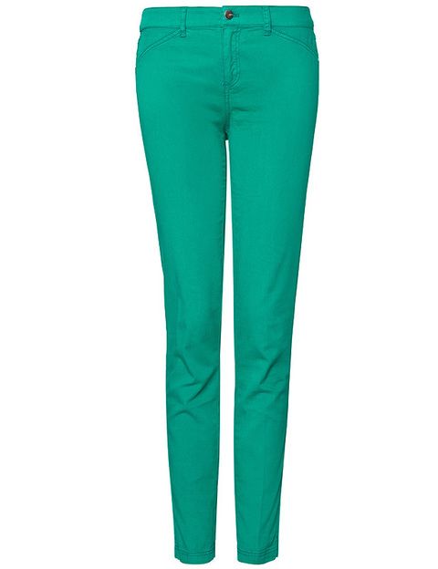 <p>Pantalones ajustados verdes de <strong><a href="http://shop.mango.com/ES/p/mango/prendas/pantalones/pantalon-ajustado-colores/?id=61312066_24" target="_blank">Mango</a>&nbsp;</strong>(19,99 euros).</p>