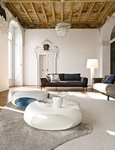 <p>Ambiente de Bonaldo, con las mesas Pebble, 465 €/cu, y los sofás Marq, desde 2.156 €.</p>
