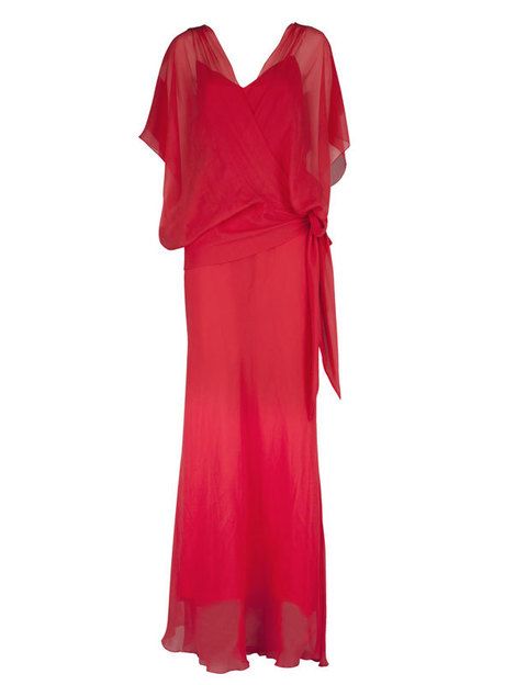 <p>No dudes en elegir un vestido rojo como éste de <strong>Purificación García</strong> para una boda de noche. Brillarás.</p>