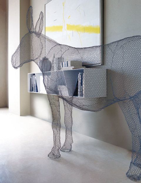 <p>La escultura-burro del salón es de Benedetta Mori Ubaldini (cortesía de Marina Sinibaldi).</p>