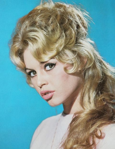 <p>Brigitte Bardot, más sexy que nunca, mirando a la cámara en 1960.</p>
