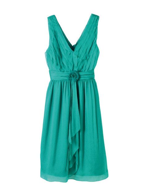 <p>Vestido corto de cóctel de color verde <strong>(150€)</strong></p>
