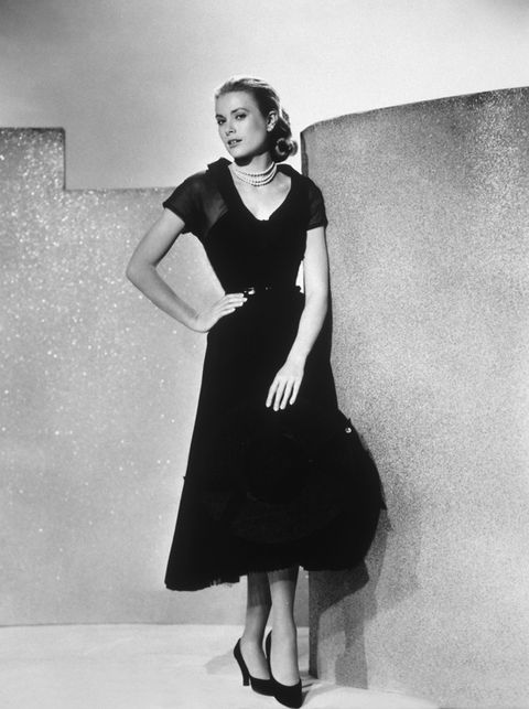 <p>La princesa de Mónaco representó el ideal de mujer sofisticada y fría de los años 50. En la imagen, con otro vestido de &quot;La ventana indiscreta&quot;</p>