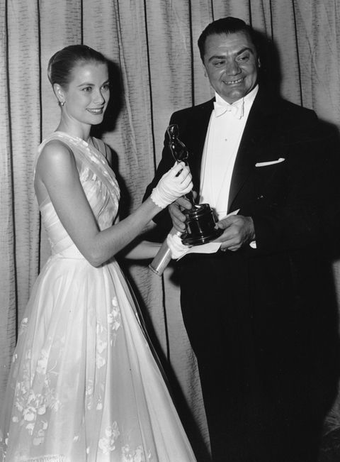<p>En 1956 en los Oscar de Hollywood, entregando el premio a Mejor Actor</p>