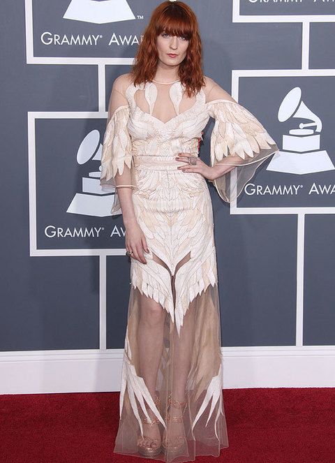 <p>Consiguió ser una de las más originales de los premios Grammy 2001 gracias a este semitrasnparente <strong>Givenchy Couture primavera 2011,</strong> a priori complicado de llevar pero que parecía estar hecho para Florence.</p>