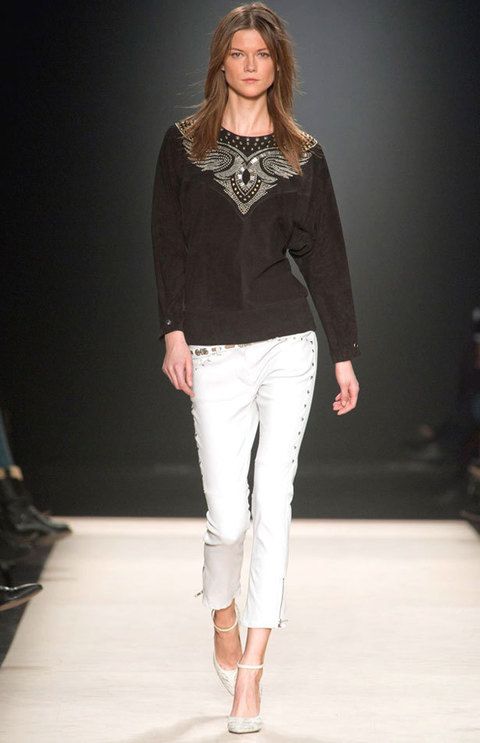 <p>&nbsp;Isabel Marant apuesta por customizar las prendas con un 'bordad0 de tachuelas.</p>