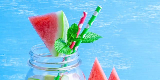 Los beneficios del agua con sabor