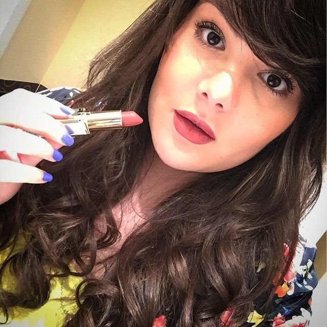 <p>La youtuber brasileña Raisa Falçao (<a href="https://instagram.com/raisafalc/" target="_blank">@raisafalc</a>) y su la barra de labios Color Riche de L'Oréal.</p>