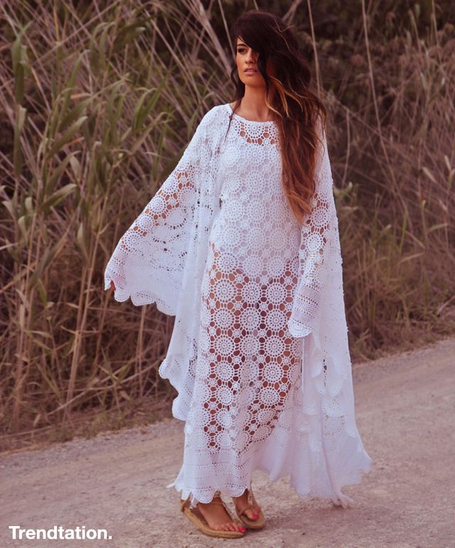 <p>Ángela es una enamorada de Ibiza, y eso se nota en sus increíbles looks. En esta ocasión luce perfecta combinando un vestido de crochet con unas cómodas sandalias planas, ¡nos encanta!</p>