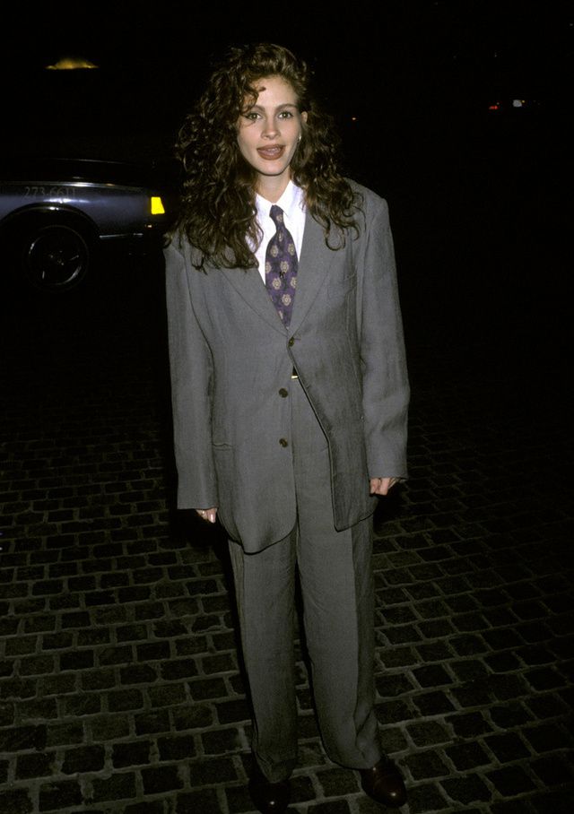 <p>Corría el año 1990 y Julia interpretaba de esta manera tan oversize y estricta el look masculino.&nbsp;</p>