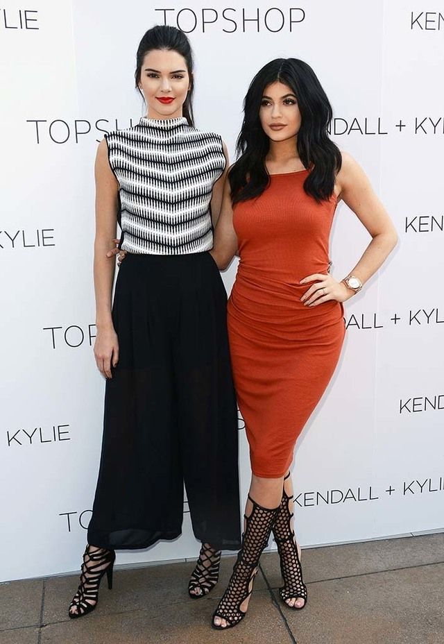 <p>Qué te vamos a contar que ya no sepas de ellas… Las dos hermanas pequeñas del clan Jenner son inseparables. Kendall (19) y Kylie (18) hasta han sacado juntas <a href="http://www.elle.es/moda/news/kendall-y-kylie-jenner-para-topshop" target="_blank">una colección para Topshop.&nbsp;</a></p>