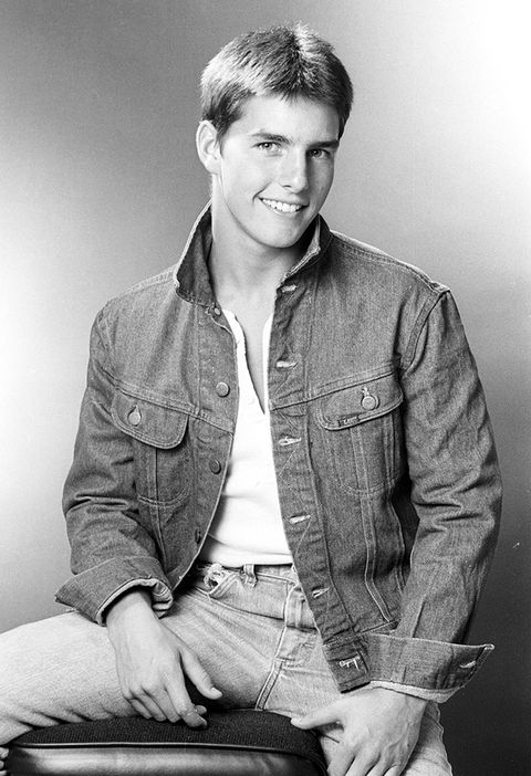 Tom Cruise nació el 3 de julio de 1962 en Siracusa (Nueva York, EE.UU). A los 14 años, ingresó en un seminario dispuesto a hacerse sacerdote, idea que abandonó al cabo de unos meses. En 1980, se graduó en la Glen Ridge High School de Nueva Jersey y no quiso seguir estudiando porque su dislexia le dificultaba leer y escribir.