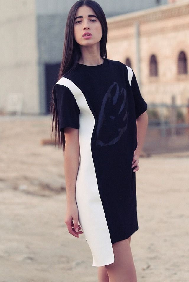 <p>Detalle del vestido camiseta de la colección primavera-verano 2013 de Joana Ferreira.&nbsp;</p>