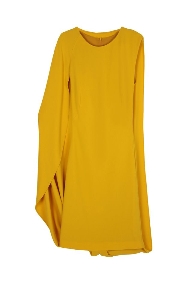 <p>El color mostaza/amarillo es uno de nuestros favoritos para invitadas, sobre todo si es como éste <strong>de&nbsp;Heaven de Dolores Promesas (385 €)&nbsp;</strong></p>