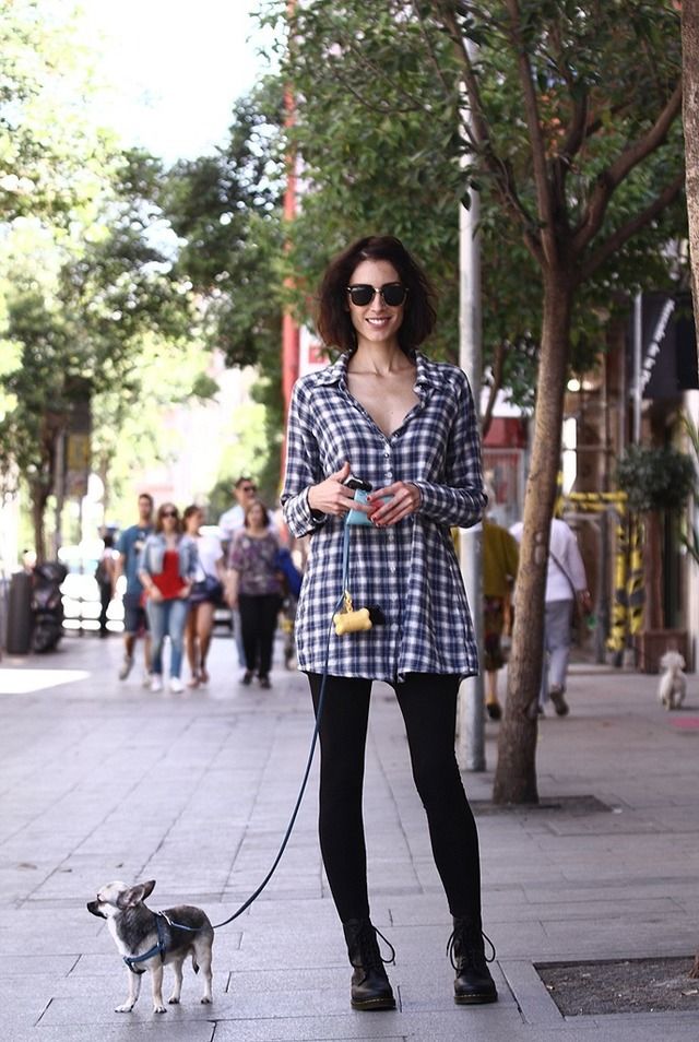 <p>Paula es blogger de moda y nos la encontramos en la calle paseando a su mascota.&nbsp;</p>