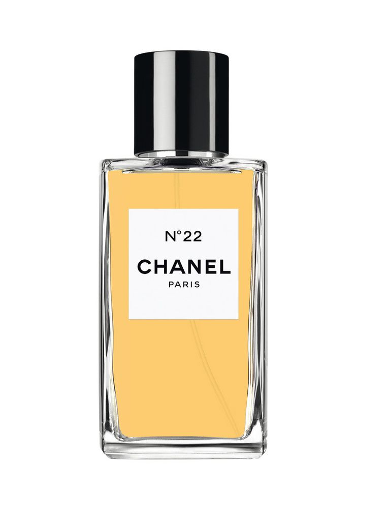 <p>La propuesta de <strong>Chanel</strong> está dentro de la colección <i>Les Exclusifs</i>, <strong>Nº22</strong> (190 €), con absoluto de nardos.</p>