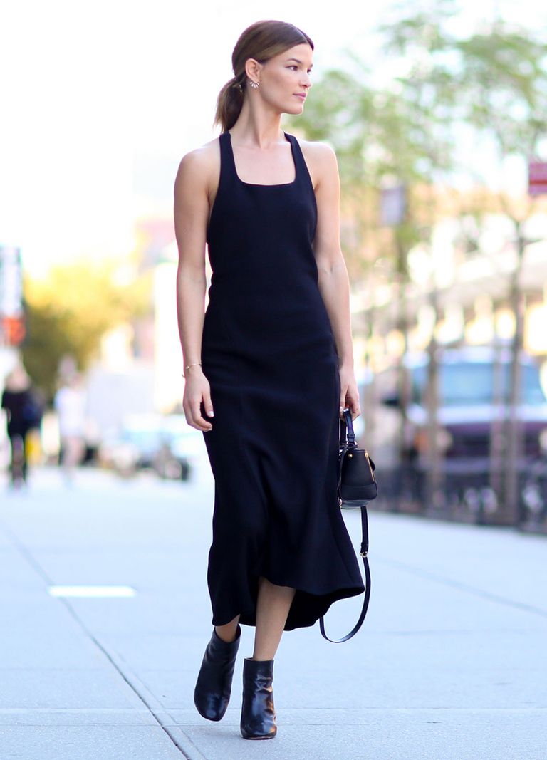 <p>Una silueta en negro, una sencilla coleta y botines, no hace falta mucho más para destacar la elegancia de&nbsp;<strong>Hanneli Mustaparta.</strong></p>