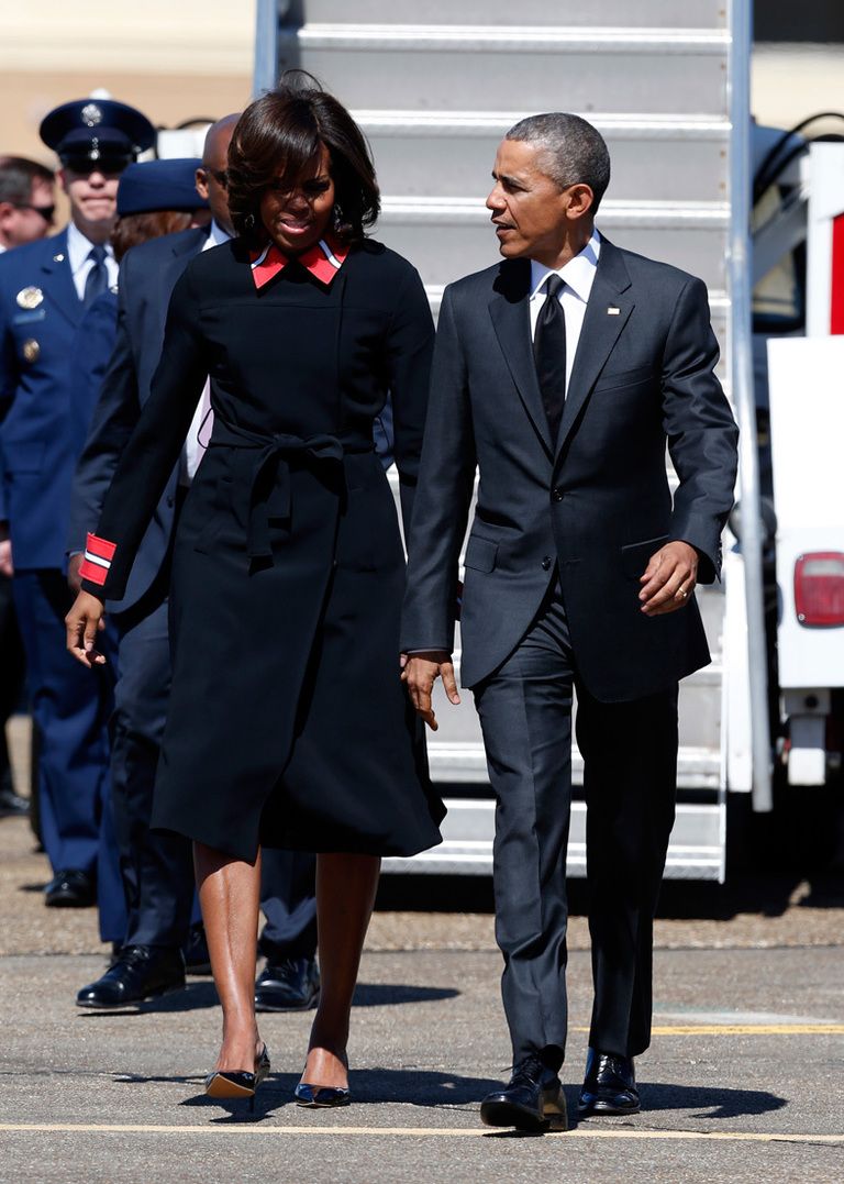 <p>El Presidente de los Estados Unidos, <strong>Barack Obama,</strong> ha confesado en varias ocasiones que sólo lleva trajes grises o azules, con camisa blanca o azul. La corbata es lo único que deja a la originalidad.</p>