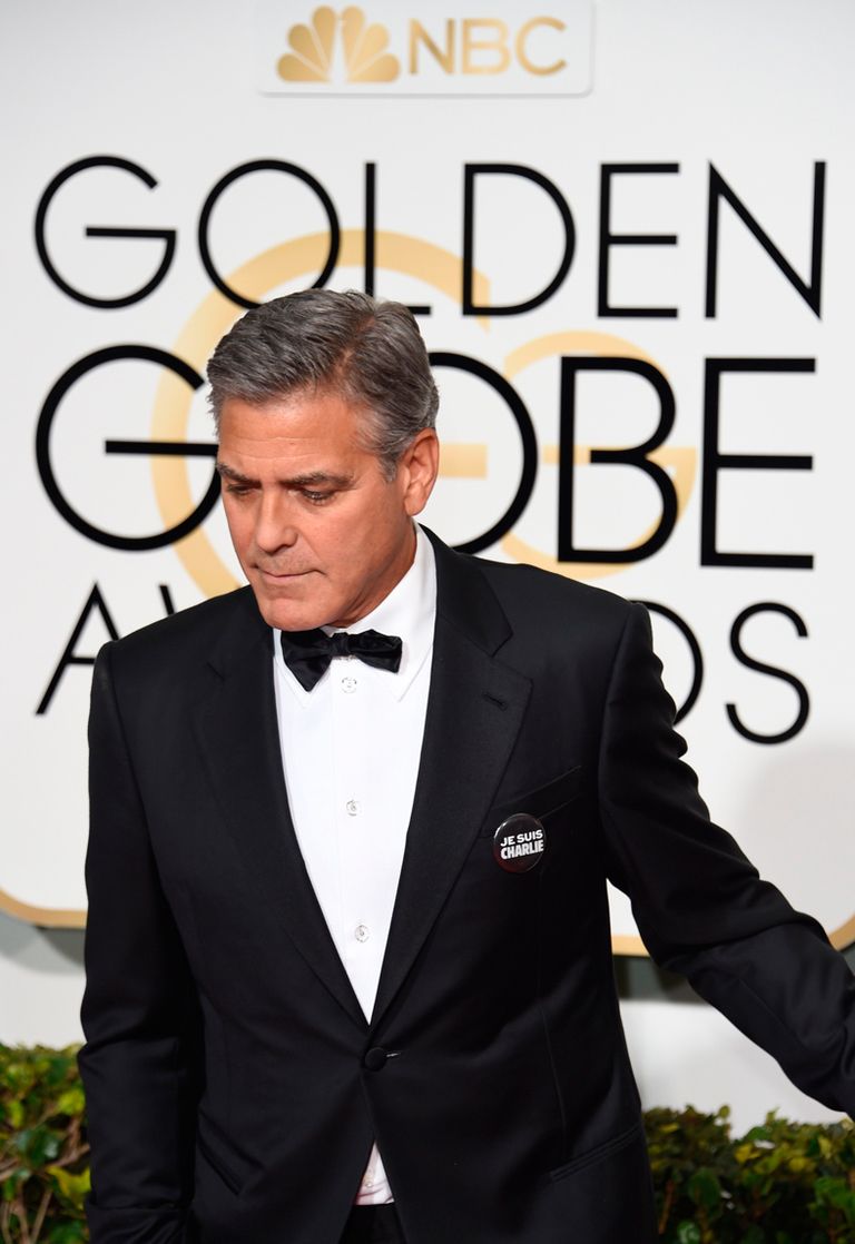 <p>El actor <strong>George Clooney</strong> lució una chapa en su chaqueta con el emblema, además de incluir en su 'speech' una referencia al atentado acontecido en París.</p>