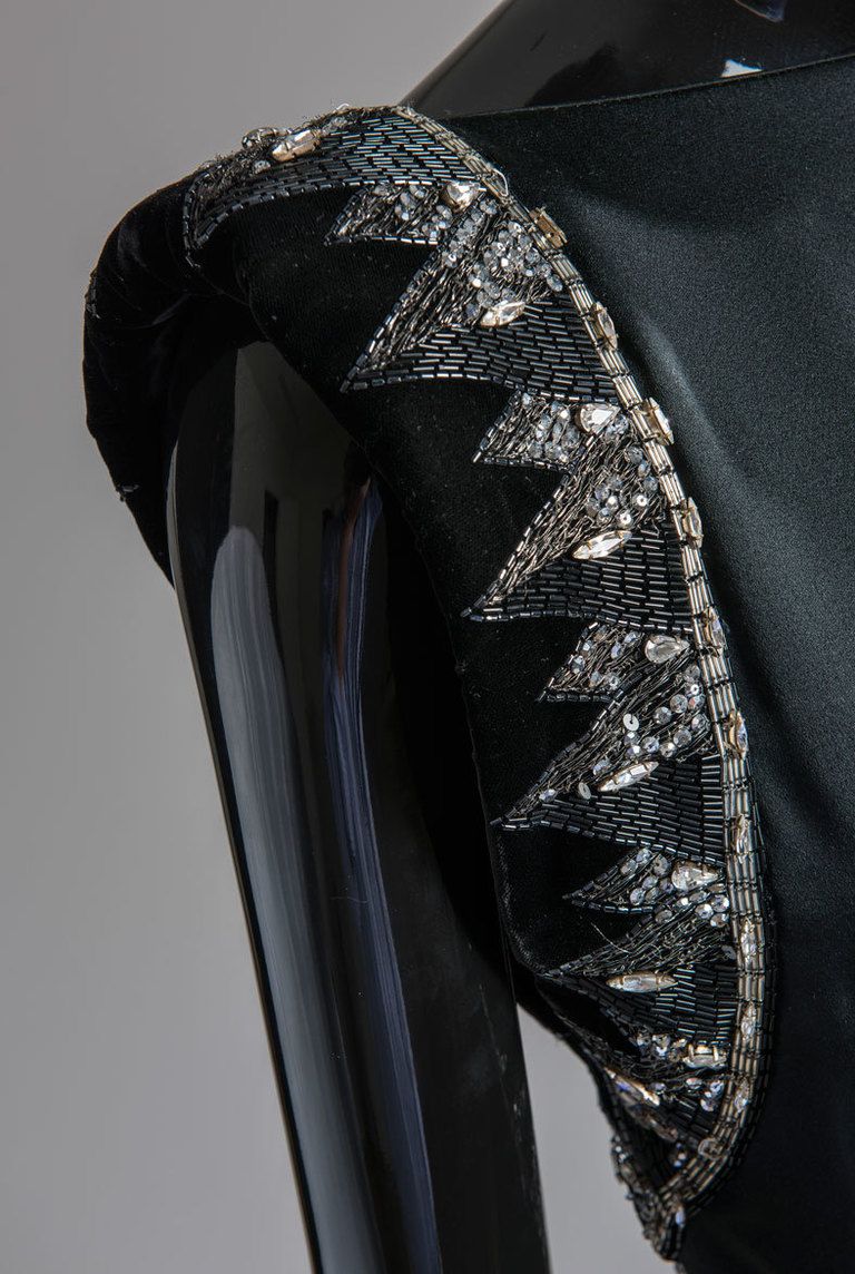 <p><strong>Detalle del bordado</strong> de diseño de Givenchy.</p>