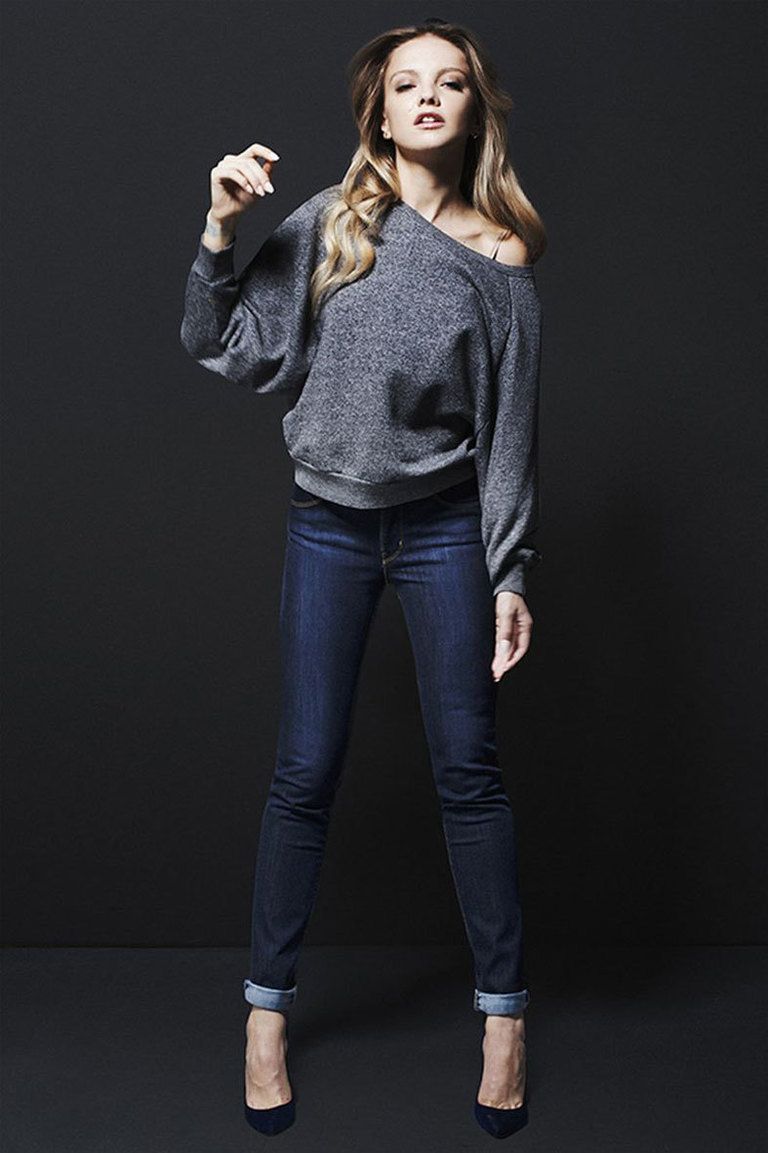 <p>Autora del blog 'HoraConfessions', DJ de eventos reconocidos como los MTV Europe Music Awards, compositora, escritora y voz del grupo musical Faro, <strong>Laura Hayden</strong> se convierte ahora en la protagonista del lanzamiento de los nuevos jeans<strong> Levi´s Revel</strong>.</p>