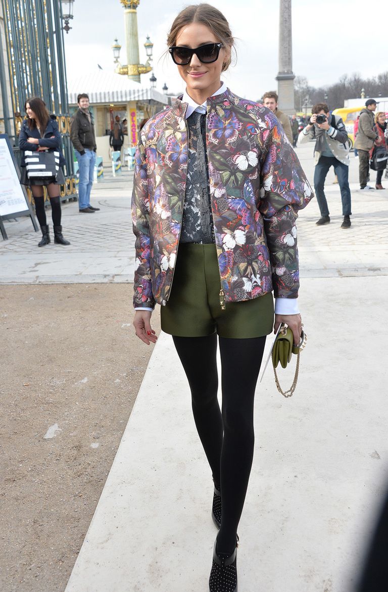 <p>Para acudir al desfile del diseñador italiano la 'it girl' <strong>Olivia Palermo</strong> luce sus mariposas en una chaqueta con volumen en las mangas. Perfecto el resto de su outfit.</p>