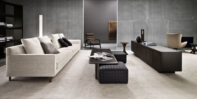 <p>Los tonos moka y crudos protagonizan este ambiente de Minotti: sofá Allen, desde 8.210 €; aparador Morrison, desde 7.790 €, y pufs Davis, desde 835 €/cu. </p>