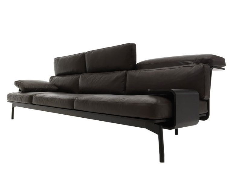 <p>Sled es un sofá reclinable con mesitas incluidas. De Dordoni para Cassina, desde 5.475 €.</p>